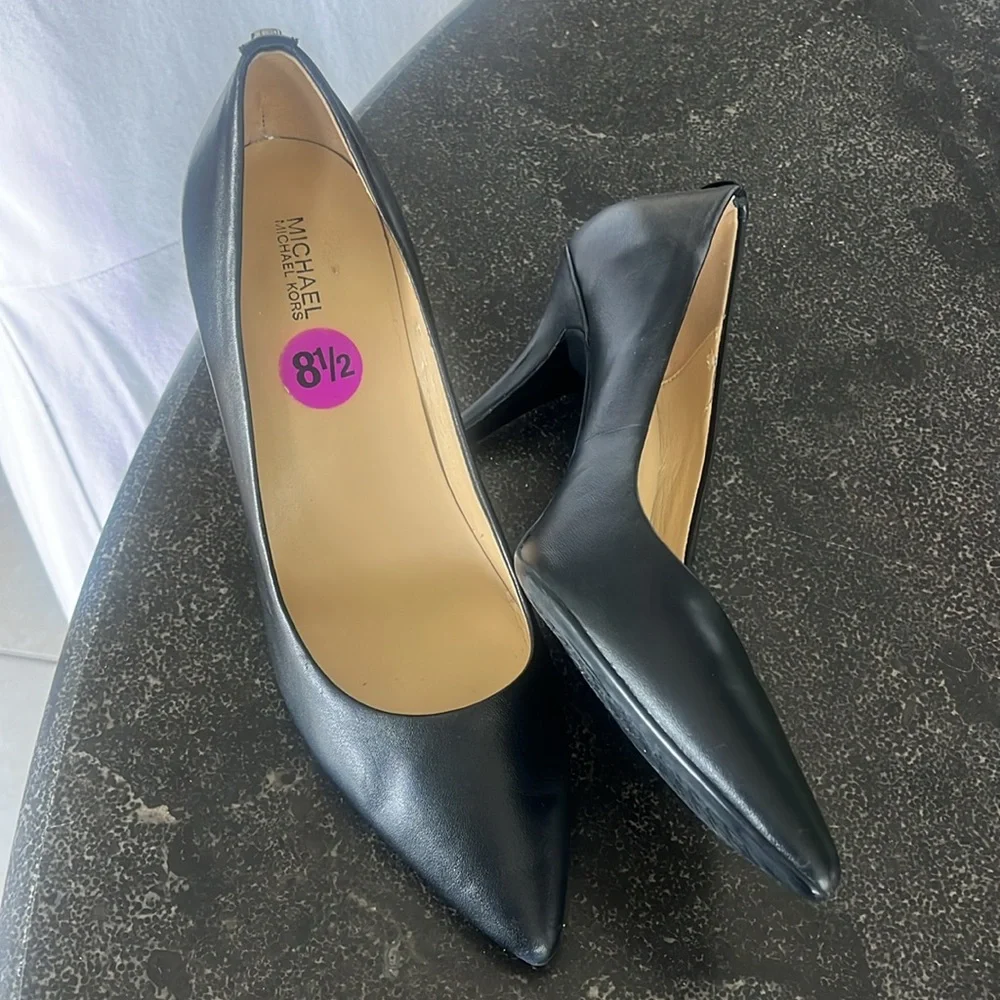 EUC Michael Kors Black leather 3” Pointed Toe Heels 8.5